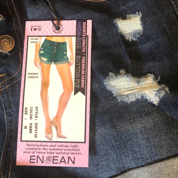 Shorts - Picture 3 of 5